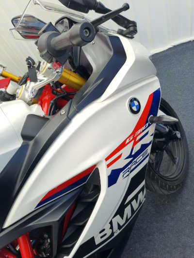 BMW G 310 RR Style Sport Sports Bikes Petrol Water-cooled, single-cylinder 4-stroke engine, four valves, two overhead camshafts and cam followers, wet sump lubrication 33.99 PS @ 9700 rpm Racing Blue Metallic and Red UNI ₹ 2,99,000