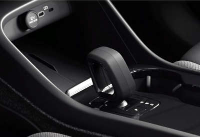 Volvo XC40 Recharge P8 AWD SUV (Sports Utility Vehicle) Electric Yes (Automatic Dual Zone) Android Auto (Yes), Apple Car Play (Yes) Crystal White Thunder Grey Sage Green Fjord Blue Onyx Black ₹  56.90 Lakh