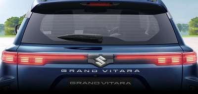 Maruti Grand Vitara Alpha Smart Hybrid Compact SUV (Sports Utility Vehicle) Mild Hybrid(Electric + Petrol) 21.11 km/l Yes (Automatic Climate Control) Android Auto (Wireless), Apple Car Play (Wireless) Midnight Black, Grandeur Grey, Splendid Silver, Arctic White, Nexa Blue, Chestnut Brown ₹ 15.41 Lakh