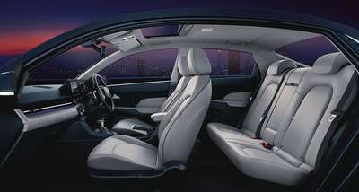 Hyundai Verna SX (O) 1.5 Turbo Petrol MT Dual Tone Sedan Petrol 20 km/l 6 Airbags (Driver, Passenger, 2 Curtain, Driver Side, Front Passenger Side) 1.5, Turbo GDi Atlas white with Black roof, Fiery red with Black roof 5 Star (Global NCAP)