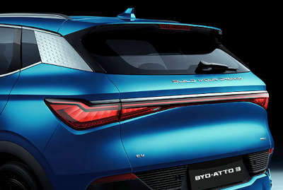 BYD Atto 3 Extended Range Electric SUV (Sports Utility Vehicle) Electric Yes (Automatic Climate Control) Android Auto (Wireless), Apple Car Play (Wireless) Boulder Grey Parkour Red Ski White Surf Blue ₹  33.99 Lakh