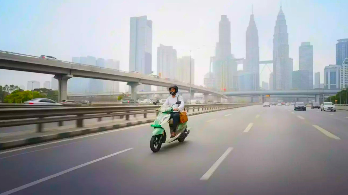 Can an electric scooter handle long daily office commutes? See how switching to an EV scooter can slash monthly fuel costs and save you up to ₹12,000.