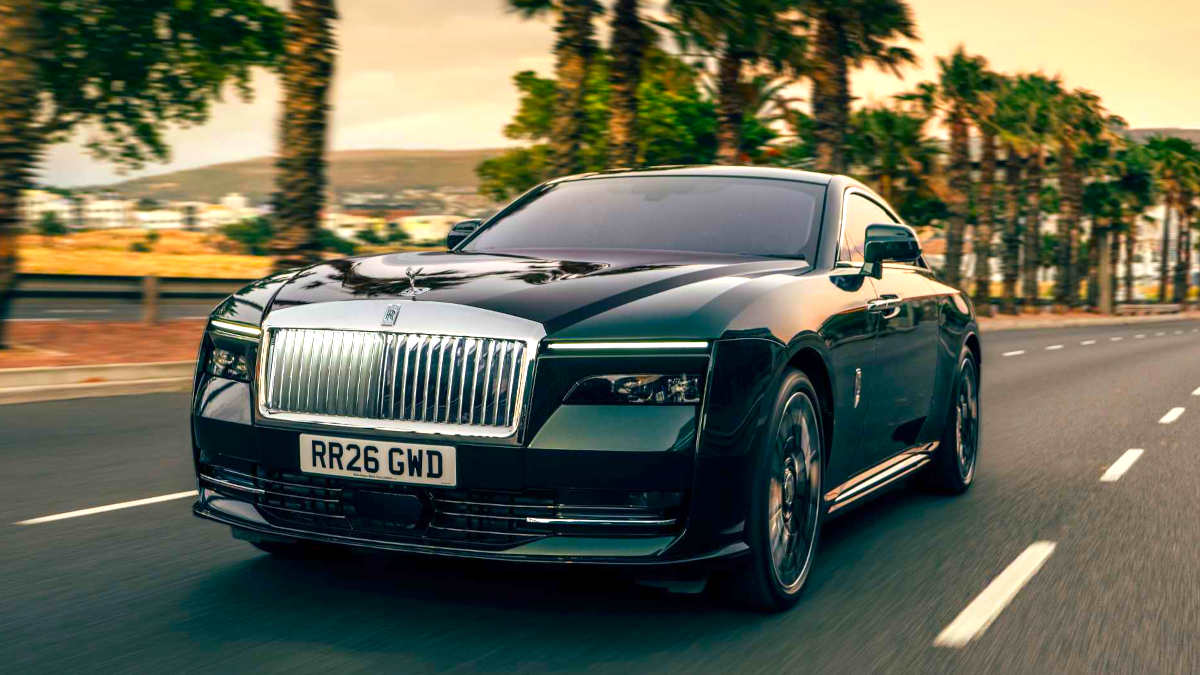Rolls-Royce launched the Spectre Series II with a massive 18% range boost and a historic 680 HP Black Badge variant. Read the full tech review at AkulRide!