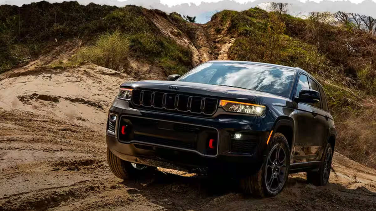2027 Jeep Grand Cherokee Debuts With 324 HP Hurricane Turbo Engine
