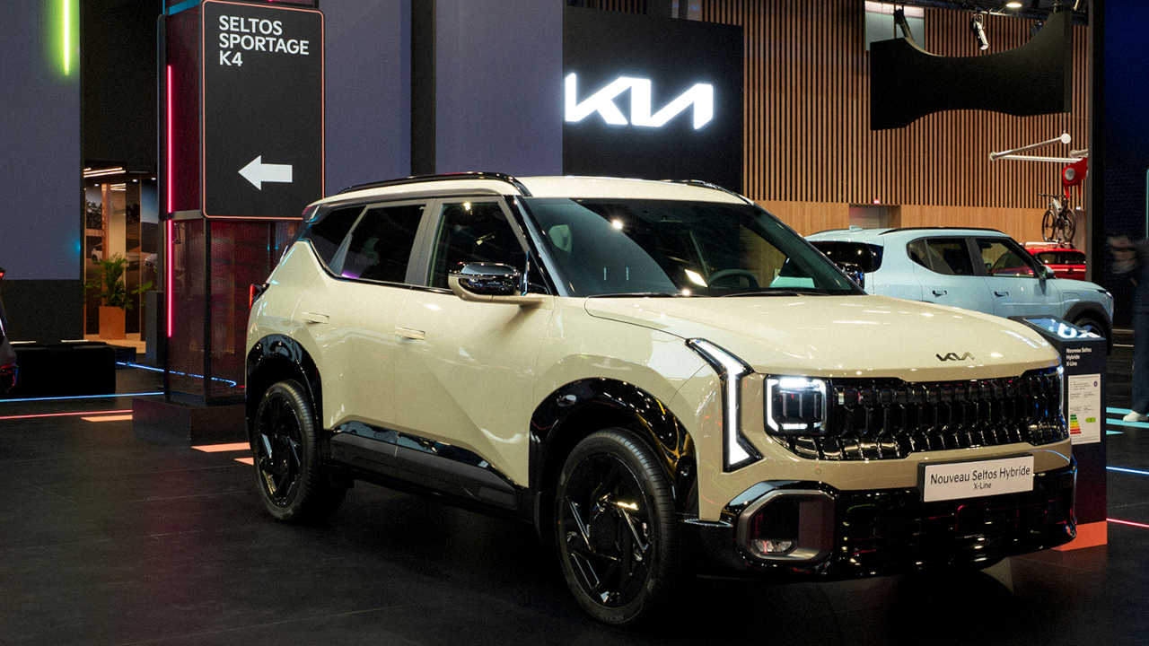 Kia Seltos Hybrid Debuts in Europe with Brand-First e-AWD