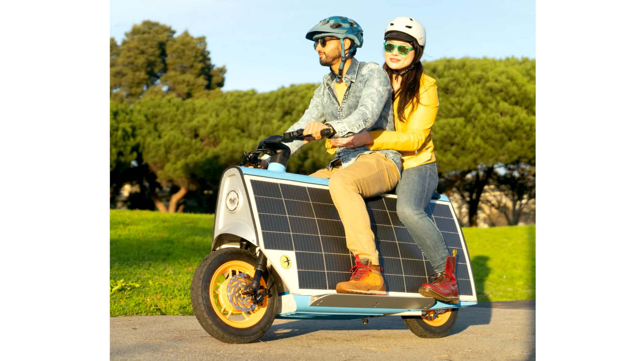 This Solar-Powered Cargo Scooter Adds 18 Miles of Daily Range From the Sun
