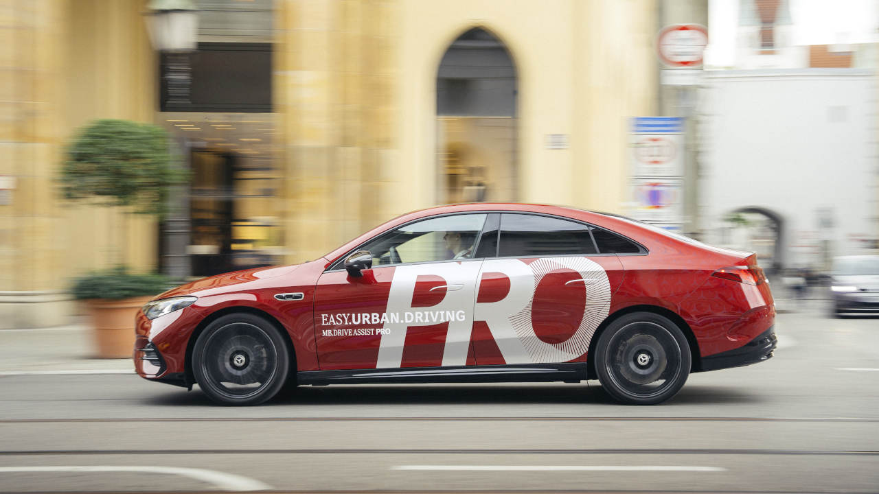 Mercedes-Benz Debuts Point-to-Point Driving System
