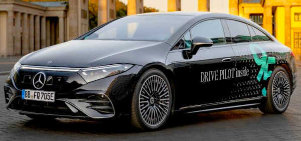 Mercedes-Benz DRIVE PILOT Wins Golden Steering Wheel 2024