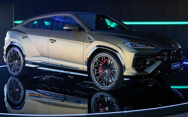 Lamborghini Unveils the Urus SE Hybrid Plug-in