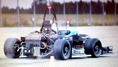 Electric Car zooms from 0 to 100 Km/h in 1.461 seconds in Germany The Green Team, a team of German students from the German University of Stuttgart broke the Guinness World Record for acceleration after their electric vehicle accelerated from 0 to 100