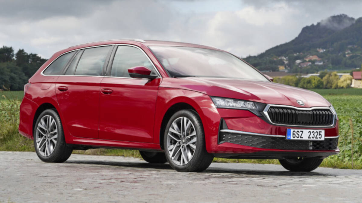Škoda Octavia Gets 100kW and 125kW Full Hybrid Powertrains