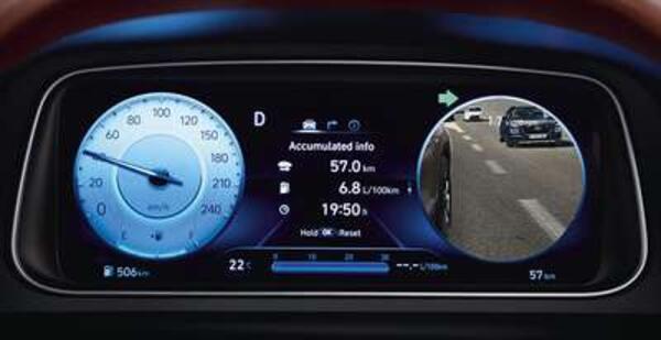 Hyundai Alcazar Signature (O) 6 STR 1.5 Diesel AT Dual Tone