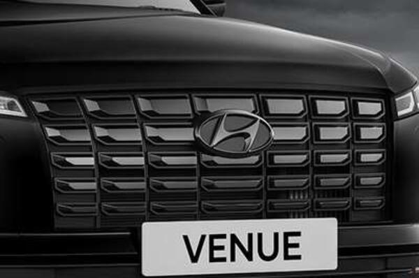 Hyundai Venue SX(O) 1.0 Turbo MT Knight Dual Tone