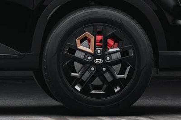 Hyundai Venue SX(O) 1.0 Turbo MT Knight Dual Tone