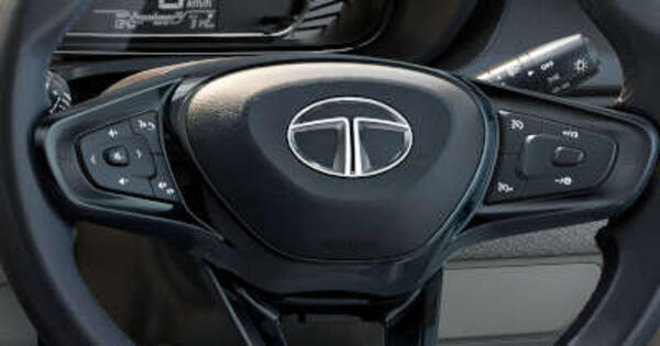 Tata Nexon XM Plus (S) (2017 - 2023)