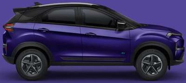 Tata Nexon EV Fearless + S LR