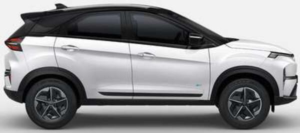 Tata Nexon EV Fearless + LR