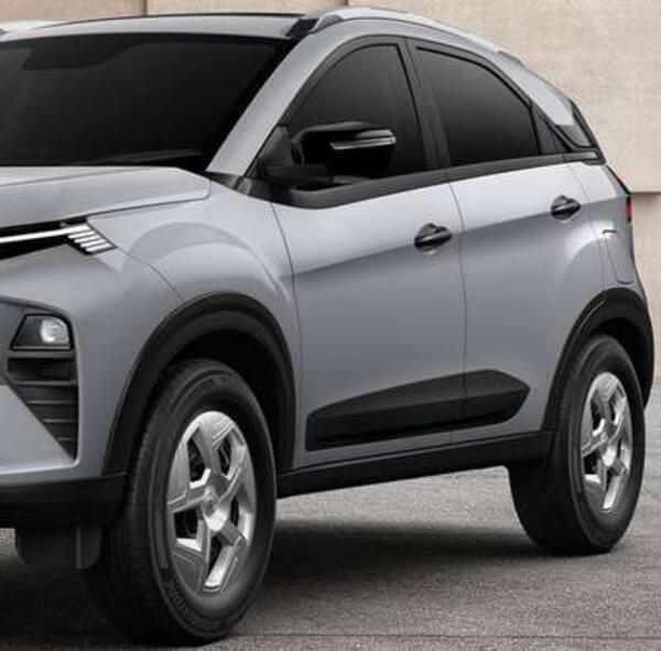Tata Nexon Pure Petrol 6MT