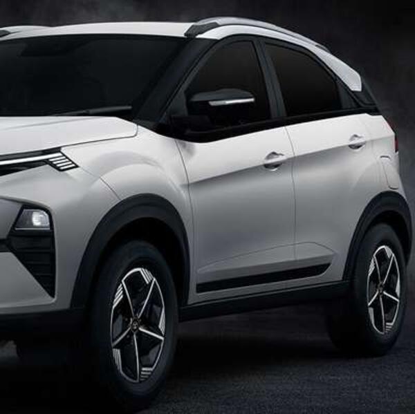 Tata Nexon Smart Petrol 5MT