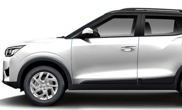 Mahindra XUV300 W8(O) 1.2 Petrol Dual Tone (2019 - 2024)