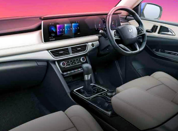 Mahindra XUV700 AX 7 Diesel AT 7 STR
