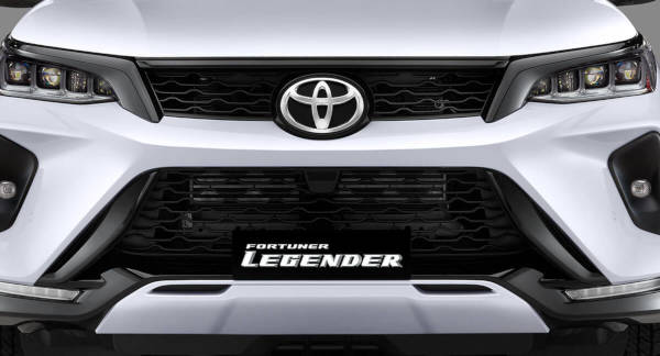 Toyota Fortuner Legender 4X4 AT