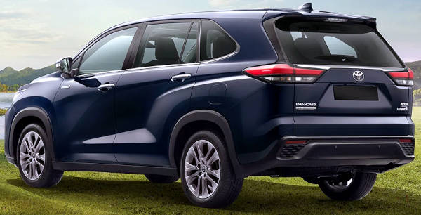 Toyota Innova Hycross GX 8 STR