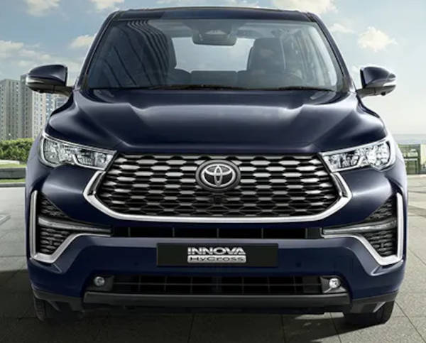 Toyota Innova Hycross GX 8 STR