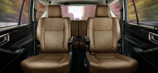 Toyota Innova Crysta ZX 2.4 7 STR