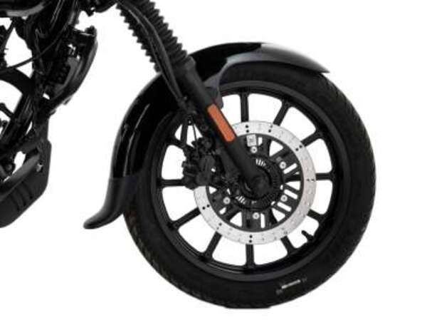 Bajaj Avenger 220 Street