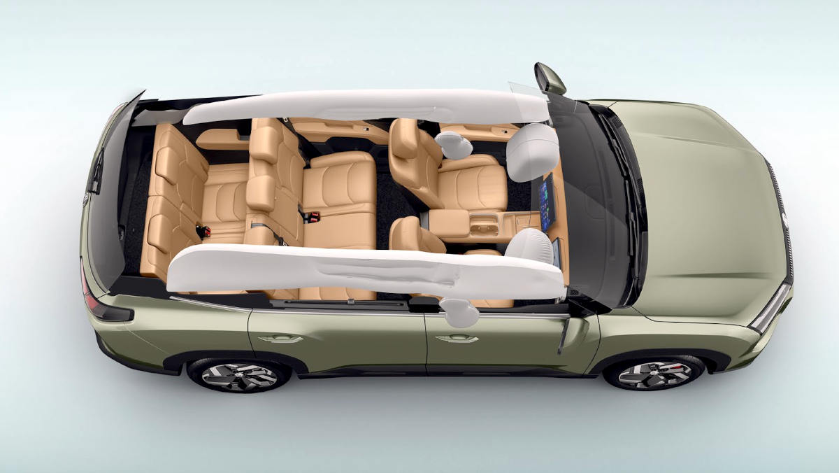 MG Hector Tomahawk EV Essence 7 Seater